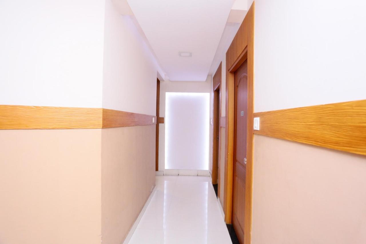 Oyo Flagship 25093 Hotel Thamam Kochi Exterior photo