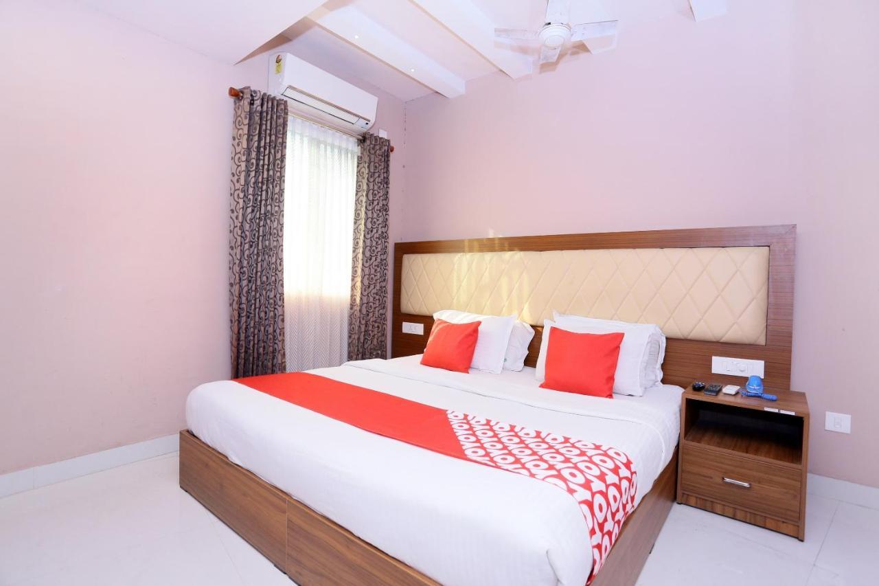 Oyo Flagship 25093 Hotel Thamam Kochi Exterior photo