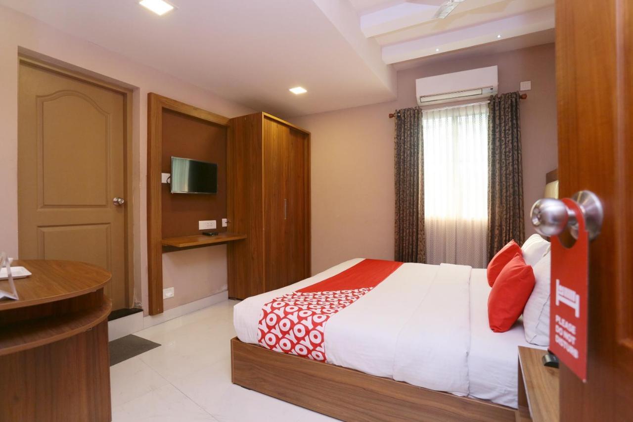 Oyo Flagship 25093 Hotel Thamam Kochi Exterior photo